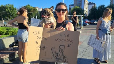 Черкасці втретє вийшли на мітинг проти звільнення Федорова Черкасці втретє вийшли на мітинг проти звільнення Федорова