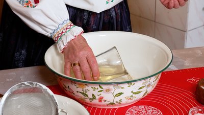 Коржі без яєць і молока: господиня з Рівненщини розповіла про рецепт на розсолі з помідорів Коржі без яєць і молока: господиня з Рівненщини розповіла про рецепт на розсолі з помідорів