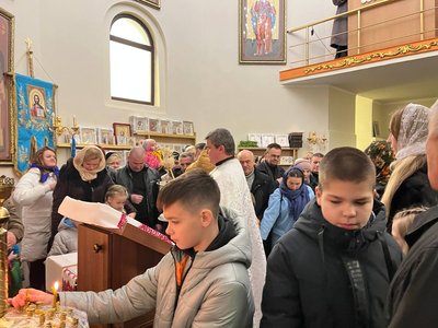 Прихожани Мукачівського храму Успіння Богородиці ПЦУ святкують Різдво Прихожани Мукачівського храму Успіння Богородиці ПЦУ святкують Різдво