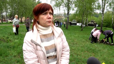 У Житомирі в пам'ять про загиблих військових висадили 22 дерева біля Монументу слави У Житомирі в пам'ять про загиблих військових висадили 22 дерева біля Монументу слави
