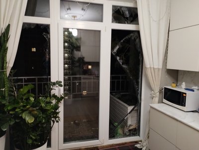 "Головне – почати гасити": як одесит із сусідами загасив пожежу після удару дрона "Головне – почати гасити": як одесит із сусідами загасив пожежу після удару дрона