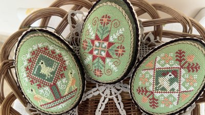 Гроші з продажу для ЗСУ: в Ужгороді проводять благодійну виставку-ярмарок "Світ писанки" Гроші з продажу для ЗСУ: в Ужгороді проводять благодійну виставку-ярмарок "Світ писанки"