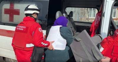 “Від Миропілля до Великої Рибиці під атакою дронів РФ”: як евакуюють людей з прикордоння Сумщини “Від Миропілля до Великої Рибиці під атакою дронів РФ”: як евакуюють людей з прикордоння Сумщини