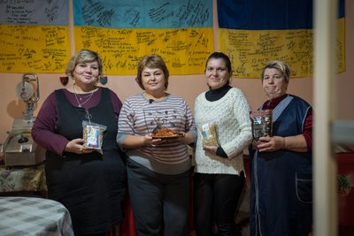 "Ваш борщ нас урятував!" Господині з Дніпропетровщини готують сухі обіди для військових "Ваш борщ нас урятував!" Господині з Дніпропетровщини готують сухі обіди для військових