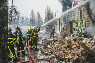 Рятувальники показали наслідки ракетних обстрілів Києва