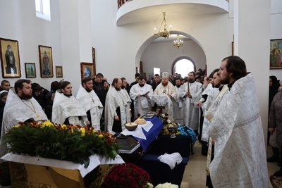 В Луцькій громаді попрощалися з 36-річним солдатом Віктором Чижом В Луцькій громаді попрощалися з 36-річним солдатом Віктором Чижом