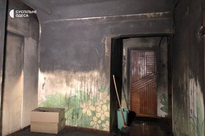 "Я до вікна і тут вибухнуло": наслідки пожежі в дев'ятиповерхівці в Одесі "Я до вікна і тут вибухнуло": наслідки пожежі в дев'ятиповерхівці в Одесі