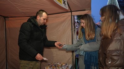 В Івано-Франківську відкрили головну ялинку: репортаж В Івано-Франківську відкрили головну ялинку: репортаж