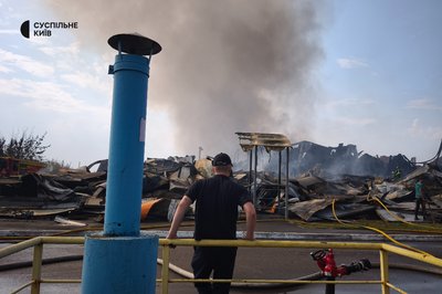 «Усе згоріло»: водій із Молдови втратив фуру, документи й гроші після удару по логістичному центру «Усе згоріло»: водій із Молдови втратив фуру, документи й гроші після удару по логістичному центру
