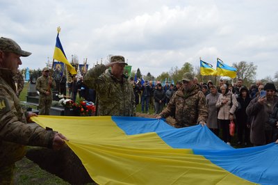 На Тернопільщині попрощалися з бійцем Василем Солоненком, похорон військового, 25 квітня 2026 року