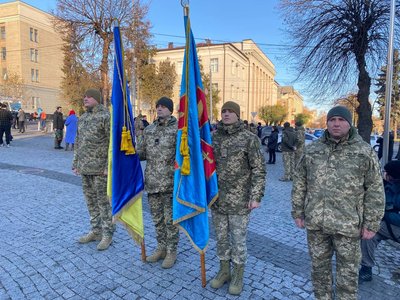 Тисяча днів повномасштабної війни: у Вінниці вшанували пам'ять загиблих оборонців Тисяча днів повномасштабної війни: у Вінниці вшанували пам'ять загиблих оборонців