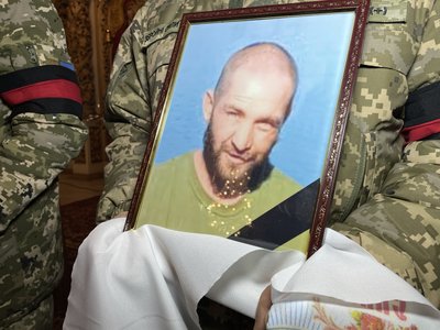 У Полтаві попрощалися із двома воїнами, які загинули на війні з РФ У Полтаві попрощалися із двома воїнами, які загинули на війні з РФ