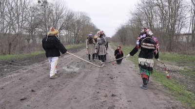 Неодружені парубки відтворюють унікальний обряд, відомий як "Цигани" Неодружені парубки відтворюють унікальний обряд, відомий як "Цигани"