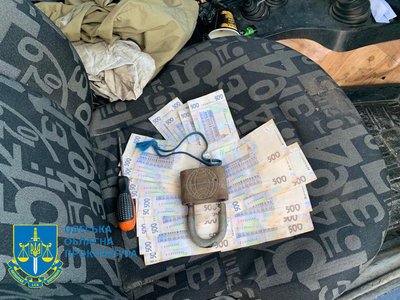 Брав щомісячні хабарі з рибалок: на корупції викрили інспектора Одеського рибпатруля Брав щомісячні хабарі з рибалок: на корупції викрили інспектора Одеського рибпатруля