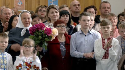 "В урочистій атмосфері, а не онлайн": як пройшов останній дзвоник на Вінниччині "В урочистій атмосфері, а не онлайн": як пройшов останній дзвоник на Вінниччині