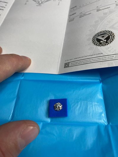 На Львівщині викрили контрабанду телефонів та діамантів На Львівщині викрили контрабанду телефонів та діамантів