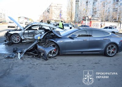 Смертельна аварія в Києві: підозрюють водія Tesla Смертельна аварія в Києві: підозрюють водія Tesla