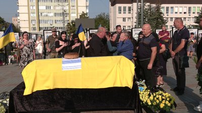 У Рівному попрощалися з військовим Тарасом Наумчуком У Рівному попрощалися з військовим Тарасом Наумчуком