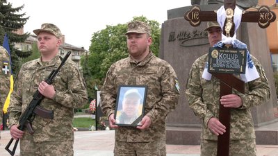 З військовими Володимиром Коцуром та Махайлом Бараболею попрощалися у Рівному З військовими Володимиром Коцуром та Махайлом Бараболею попрощалися у Рівному
