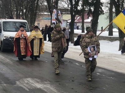 Громада Черкащини провела в останню путь військовослужбовця ЗСУ Громада Черкащини провела в останню путь військовослужбовця ЗСУ