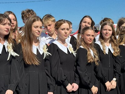 випускники, останній дзвоник, шкільна лінійка випускники, останній дзвоник, шкільна лінійка