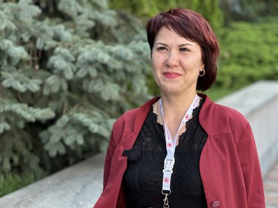 «Я ані вугілля не можу принести, ані дров»: як на Донеччині допомагають самотнім людям «Я ані вугілля не можу принести, ані дров»: як на Донеччині допомагають самотнім людям