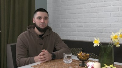 "Обіцяв дружині і дитині": боєць бригади "Хижак" Дмитро Савівський з Рівного приїхав у відпустку на Великдень "Обіцяв дружині і дитині": боєць бригади "Хижак" Дмитро Савівський з Рівного приїхав у відпустку на Великдень