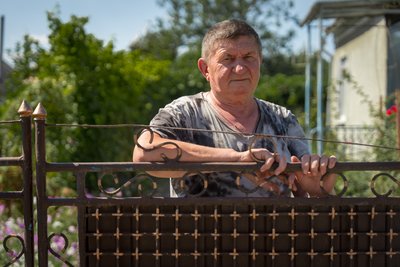 "Бомбами по дітях б’ють: як живуть в Маломихайлівці на Дніпропетровщині під майже щоденними атаками КАБів "Бомбами по дітях б’ють: як живуть в Маломихайлівці на Дніпропетровщині під майже щоденними атаками КАБів