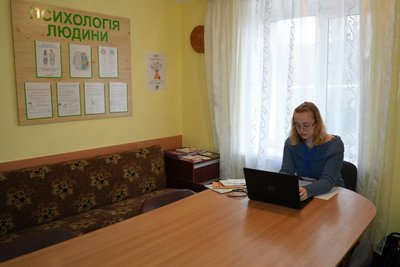 Транзитні центри для евакуйованих у Херсоні: як вони допомагають людям Транзитні центри для евакуйованих у Херсоні: як вони допомагають людям