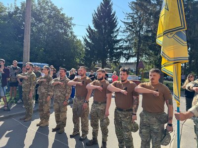 "На позиції, коли було важко, він був на позитиві": у Вінниці на честь полеглого азовця відкрили пам'ятну дошку "На позиції, коли було важко, він був на позитиві": у Вінниці на честь полеглого азовця відкрили пам'ятну дошку