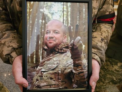 У Полтаві попрощалися із воїнами, які загинули обороняючи Україну У Полтаві попрощалися із воїнами, які загинули обороняючи Україну