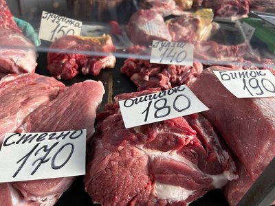 Сало до 450 гривень за кілограм: скільки коштує м’ясо на Житньому ринку в Житомирі Сало до 450 гривень за кілограм: скільки коштує м’ясо на Житньому ринку в Житомирі