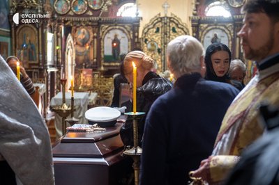 «Сам залишився на містку»: в Одесі попрощалися з капітаном Олексієм Сідоруком, який загинув після удару дрона «Сам залишився на містку»: в Одесі попрощалися з капітаном Олексієм Сідоруком, який загинув після удару дрона