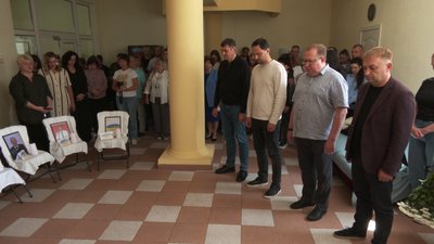 Десять медиків з області загинули на російсько-українській війні. Їх пам'ять вшанували у Рівному Десять медиків з області загинули на російсько-українській війні. Їх пам'ять вшанували у Рівному