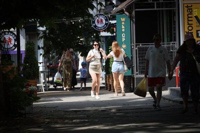 Два обличчя Херсона. Місто, яке живе попри війну — у фото за тиждень