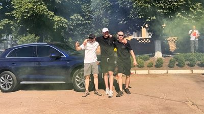 "Пройшов пекло у полоні": на Кіровогращині зустріли звільненого з полону бійця Андрія Михайлишина "Пройшов пекло у полоні": на Кіровогращині зустріли звільненого з полону бійця Андрія Михайлишина