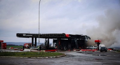 РФ атакувала Нововодолазьку громаду на Харківщині: горить АЗС РФ атакувала Нововодолазьку громаду на Харківщині: горить АЗС