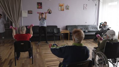 Надають медичну допомогу та психологічну підтримку: до Вінницького обласного пансіонату евакуюють жителів Херсонщини Надають медичну допомогу та психологічну підтримку: до Вінницького обласного пансіонату евакуюють жителів Херсонщини