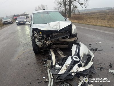 Зіткнення трьох автомобілів на Рівненщині: травмувався житель Хмельницького Зіткнення трьох автомобілів на Рівненщині: травмувався житель Хмельницького