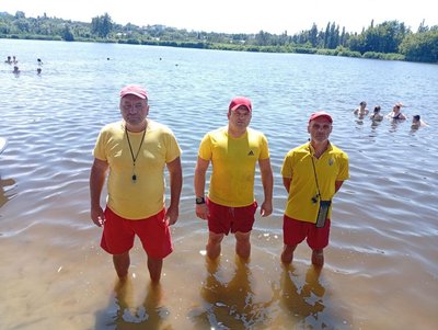 Фахівці міської водно-рятувальної служби Харкова Фахівці міської водно-рятувальної служби Харкова