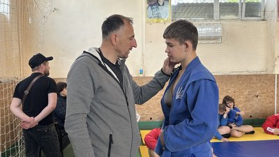 Через безпекову ситуацію на Херсонщині дитячий турнір із самбо відбувся у Миколаєві Через безпекову ситуацію на Херсонщині дитячий турнір із самбо відбувся у Миколаєві