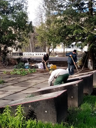 Волонтери з Нікополя допомагають відновити життя у звільненій Хрещенівці на Херсонщині Волонтери з Нікополя допомагають відновити життя у звільненій Хрещенівці на Херсонщині