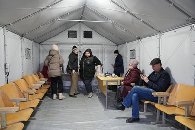 Люди в пункті незламності в Лозівській громаді