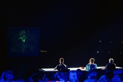 «Хочеться створювати мистецтво, яке розмовляє з людьми»: художниця з Одещини малює картини світлом «Хочеться створювати мистецтво, яке розмовляє з людьми»: художниця з Одещини малює картини світлом