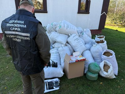 На Волині з підпільного виробництва вилучили майже тонну тютюну На Волині з підпільного виробництва вилучили майже тонну тютюну