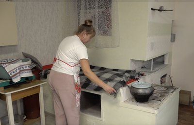 Мастика замість шпаклівки, а дека замість валиків: черкащанка змінила професію і пече короваї Мастика замість шпаклівки, а дека замість валиків: черкащанка змінила професію і пече короваї