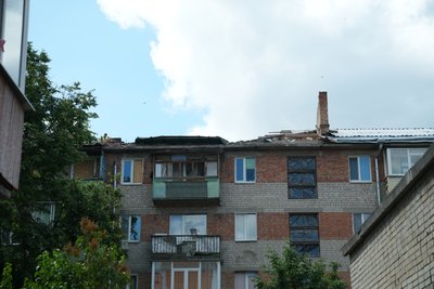 На проспекті Шевченка у Сумах розпочали ремонт будинку, пошкодженого "шахедом" На проспекті Шевченка у Сумах розпочали ремонт будинку, пошкодженого "шахедом"