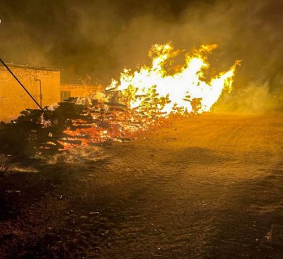 На Черкащині на одному із підприємств горіли дрова На Черкащині на одному із підприємств горіли дрова