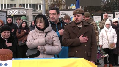 "Він герой, він ніколи не боявся": 30-річним капітаном Олександром Подвишенним попрощалися у Рівному "Він герой, він ніколи не боявся": 30-річним капітаном Олександром Подвишенним попрощалися у Рівному