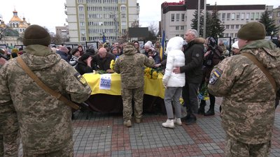 З військовим Віталієм Волкошовцем попрощались у Рівному З військовим Віталієм Волкошовцем попрощались у Рівному